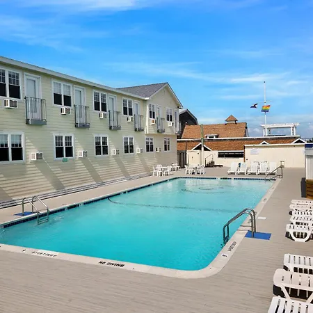 Grove Hotel